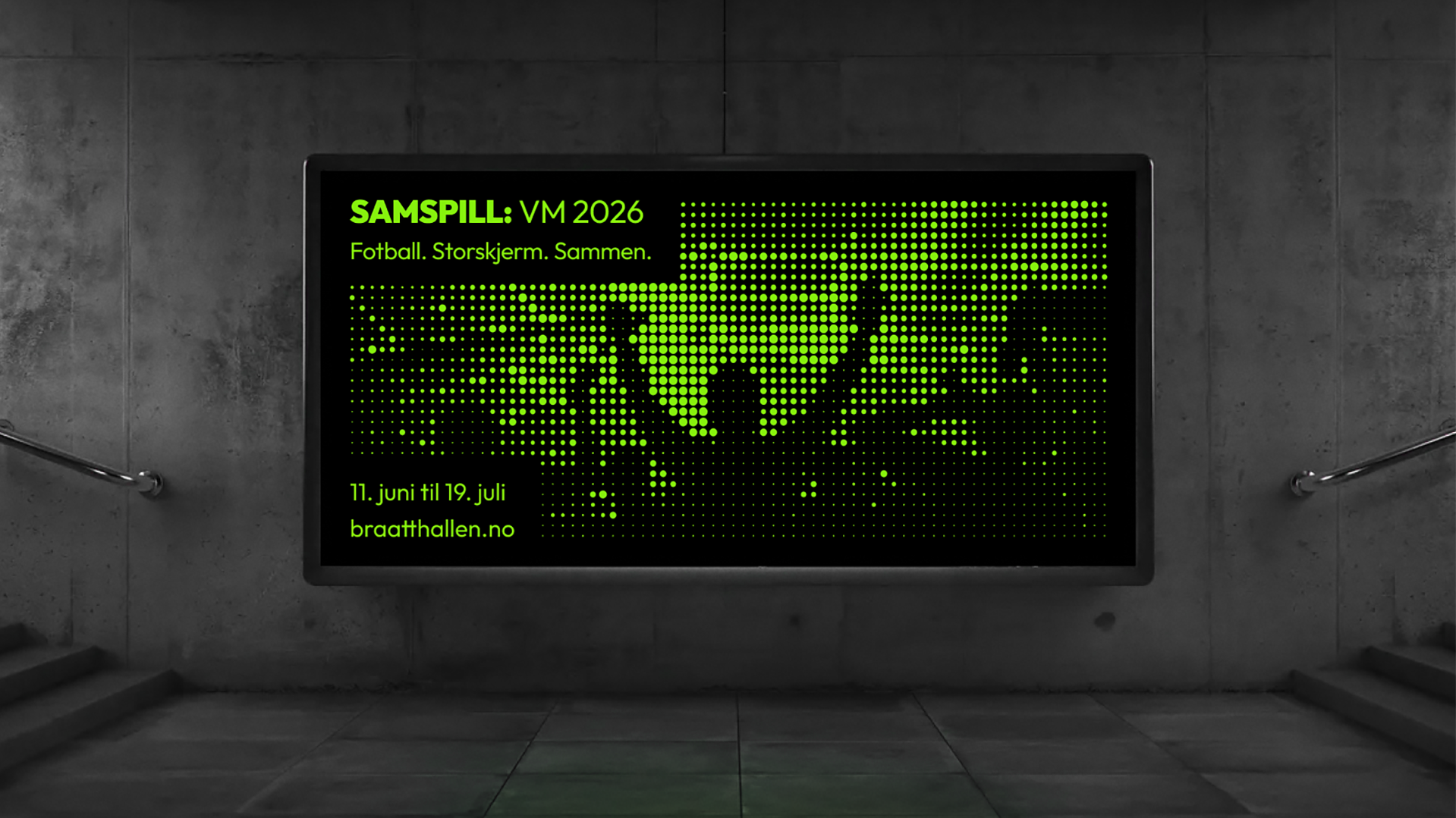 Digital reklameskjerm i en betongtrapp/underganger som viser SAMSPILL: VM 2026-kampanjen med grønn rasterillustrasjon